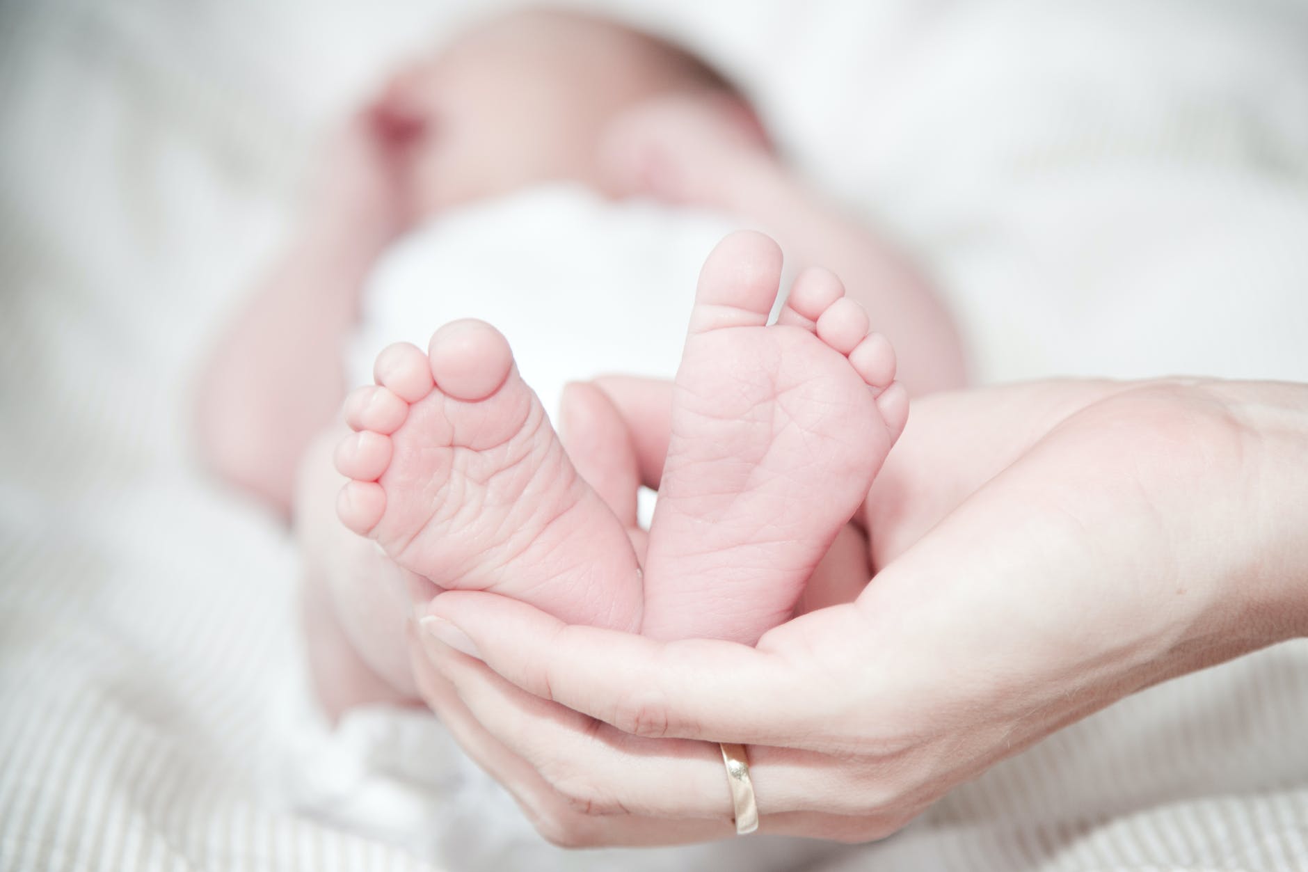 How to Make Life With A Newborn Easier to Manage